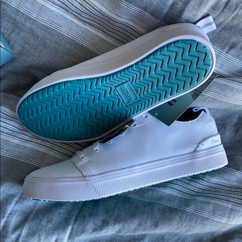 Toms TRVL low leather sneaker men’s 9 women’s 11